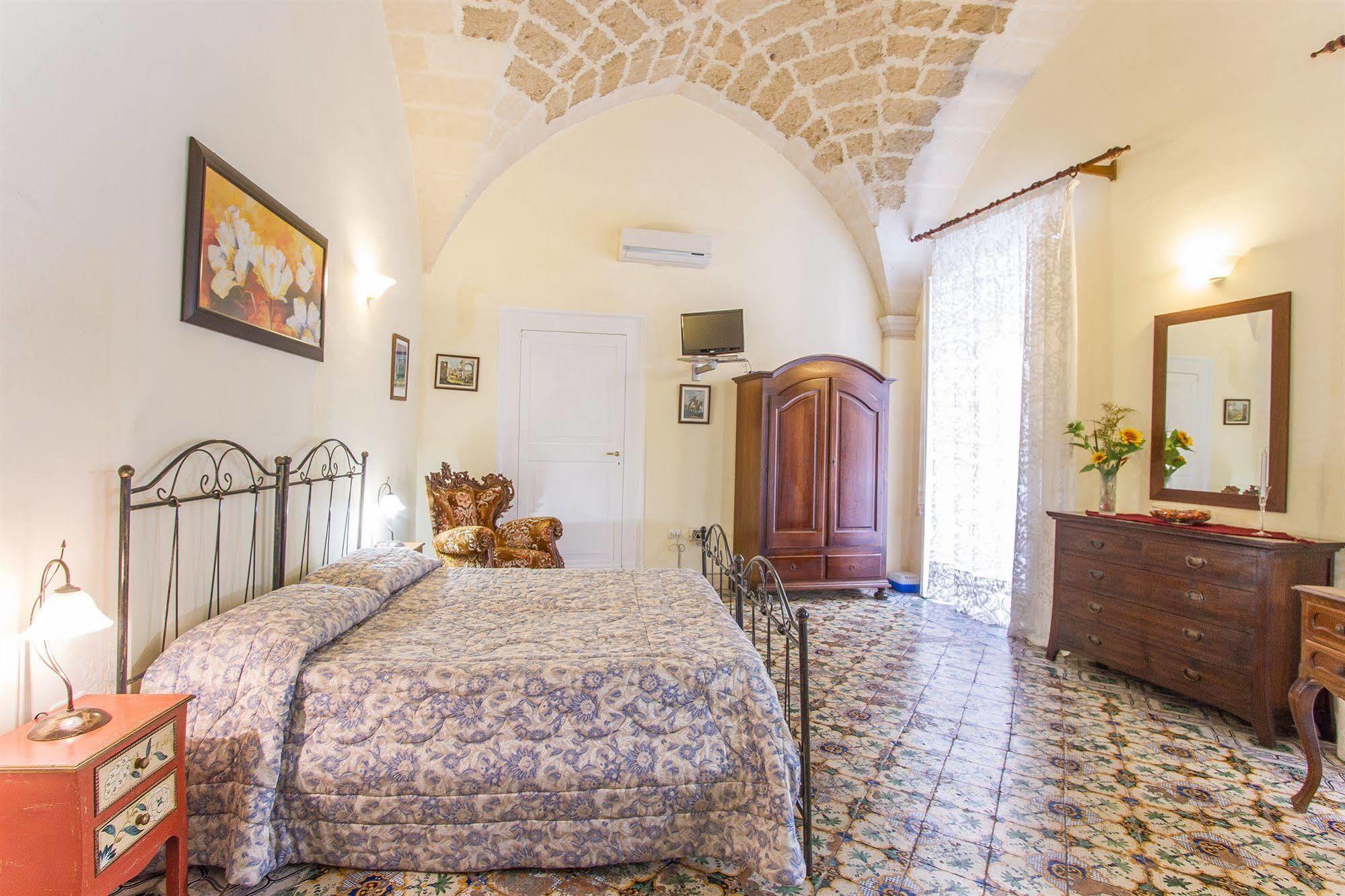 B&B Casa Li Santi Lecce Buitenkant foto