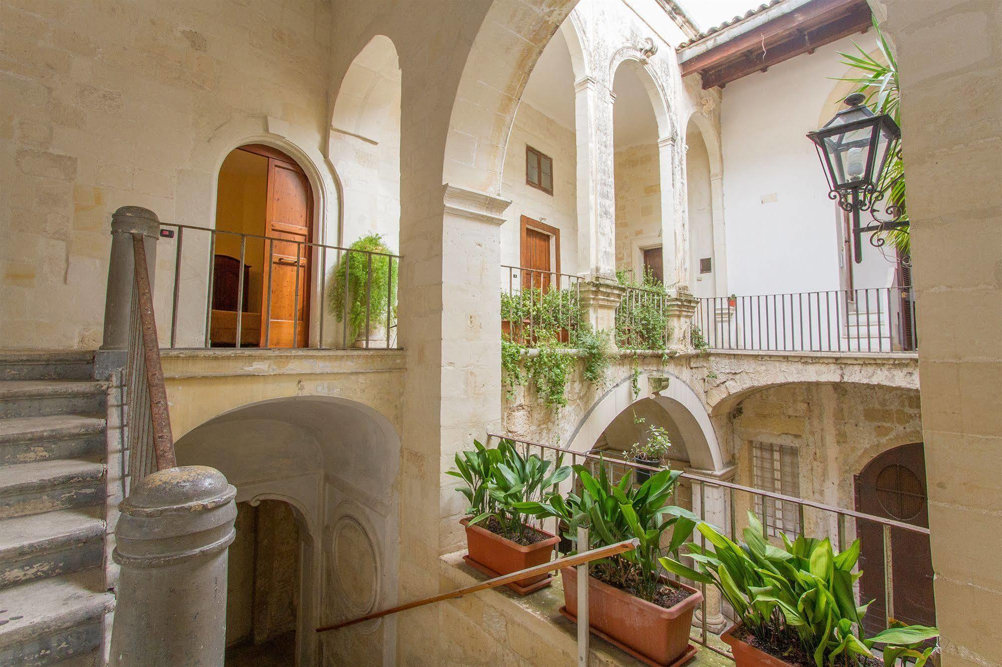 B&B Casa Li Santi Lecce Buitenkant foto